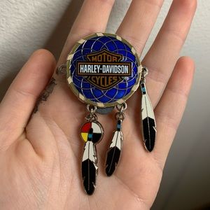 2011 Harley Davidson pin-missing back & feather